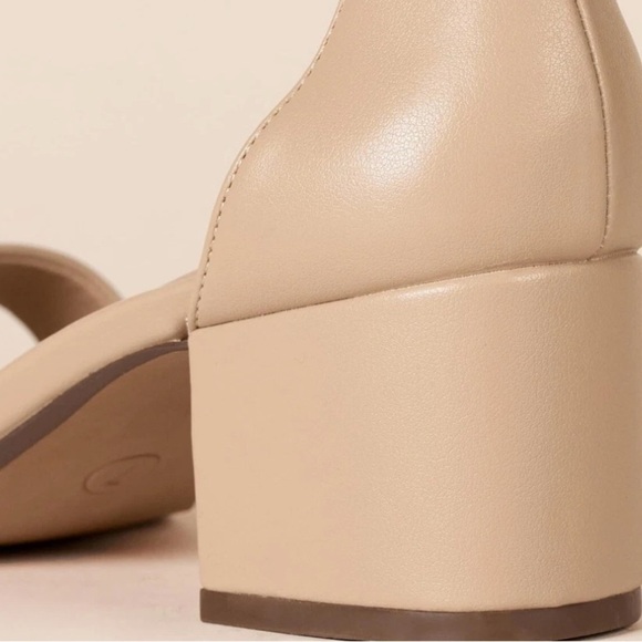 Amazon Essentials Women’s Two Strap Heeled Sandal – Tan, Size 7 Wide - Picture 4 of 6